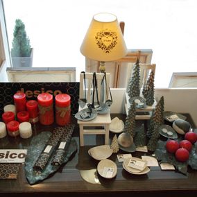 kynttilöitä ja muita lahjatavaroita esillä